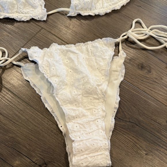 Brandy Melville Eyelet Bikini Set Size Small NWT - Picture 2 of 5
